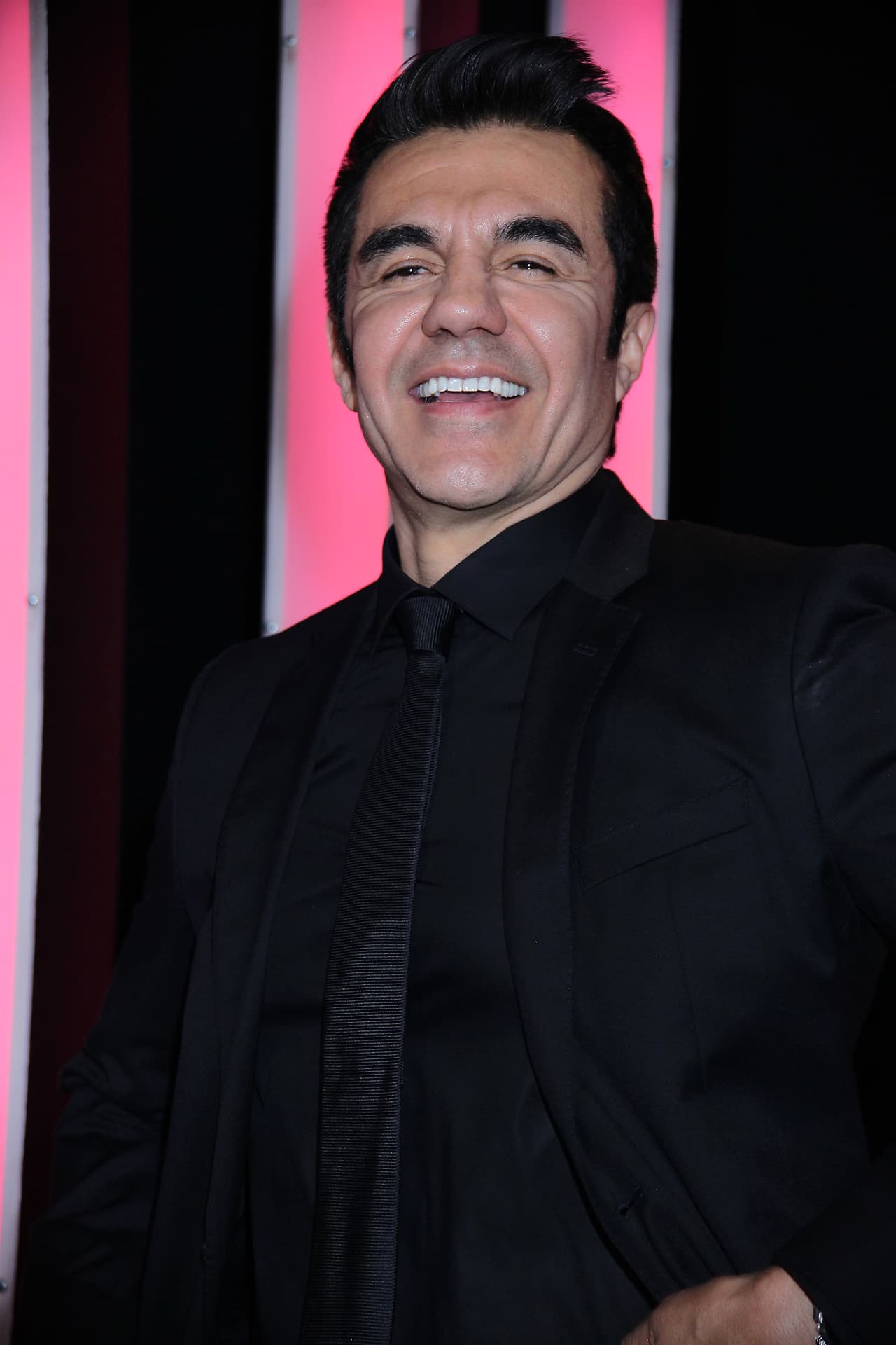 Después de un año lleno de desafíos e incertidumbre a causa de la pandemia por Covid-19, el comediante mexicano
<b> Adrián Uribe </b>utilizó su cuenta de Instagram para reflexionar al respecto y despedir al 2020. 
<br>