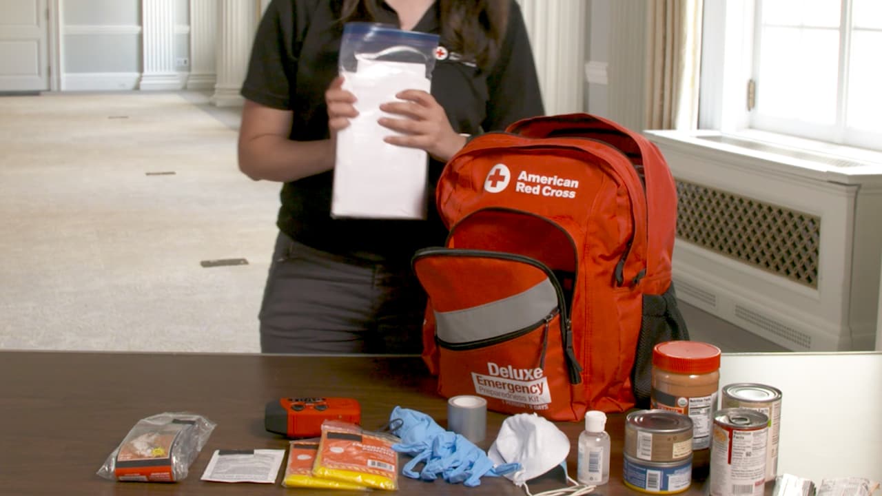 Documentos importantes deben ser colocados en una bolsa de plástico sellada para protegerlos.
