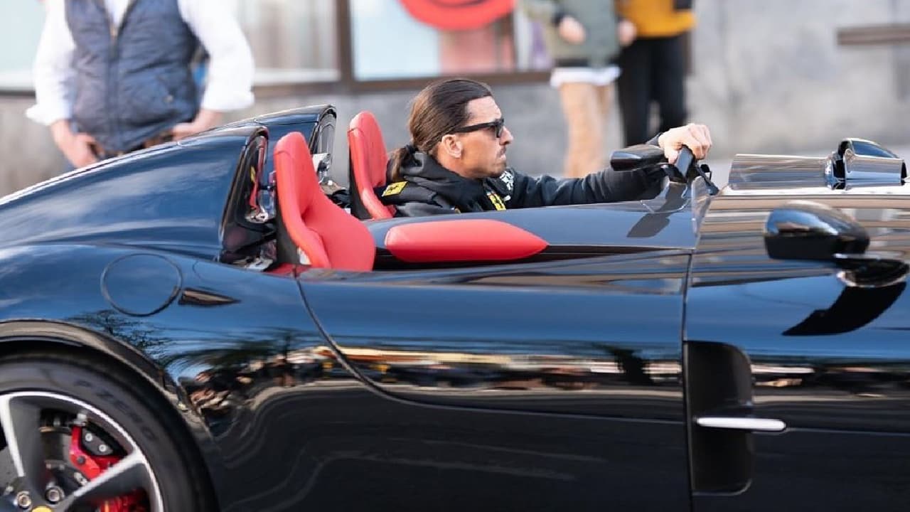 Tras la suspensión de la Serie A debido al coronavirus, el sueco pasa los días en su tierra natal y aprovecha para ‘darse unas vueltas’ en su lujoso Ferrari.