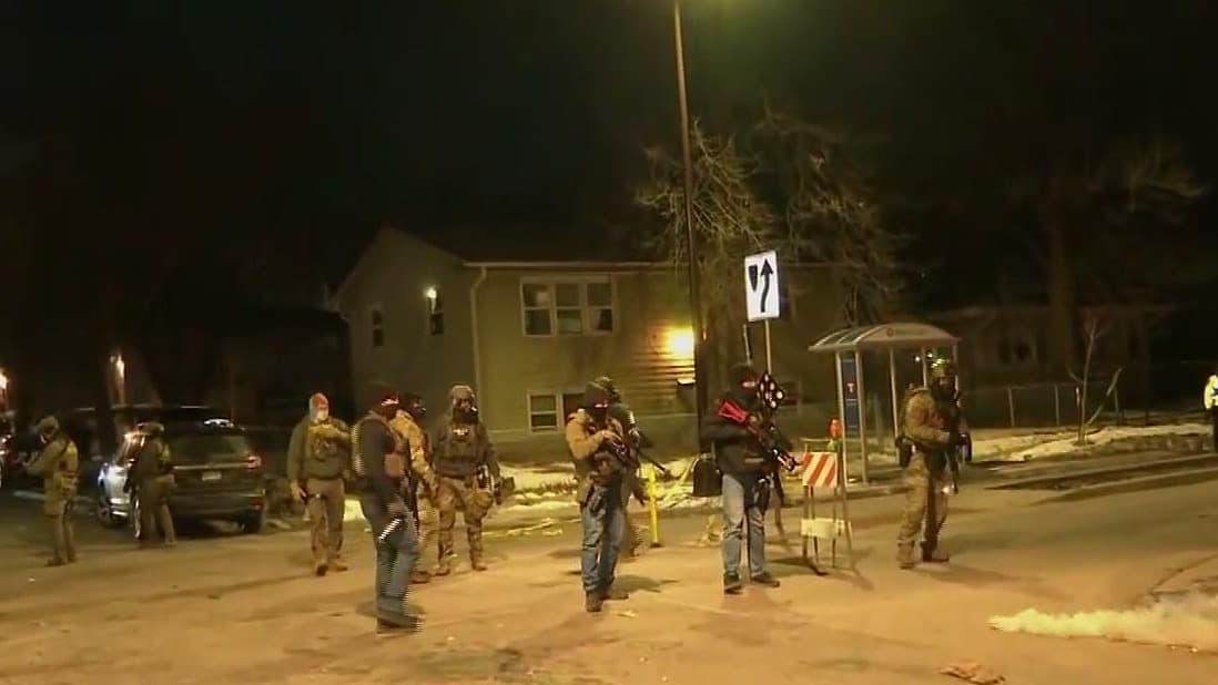 Trump amenaza con invocar la Ley de Insurrección ante tensiones en Minneapolis