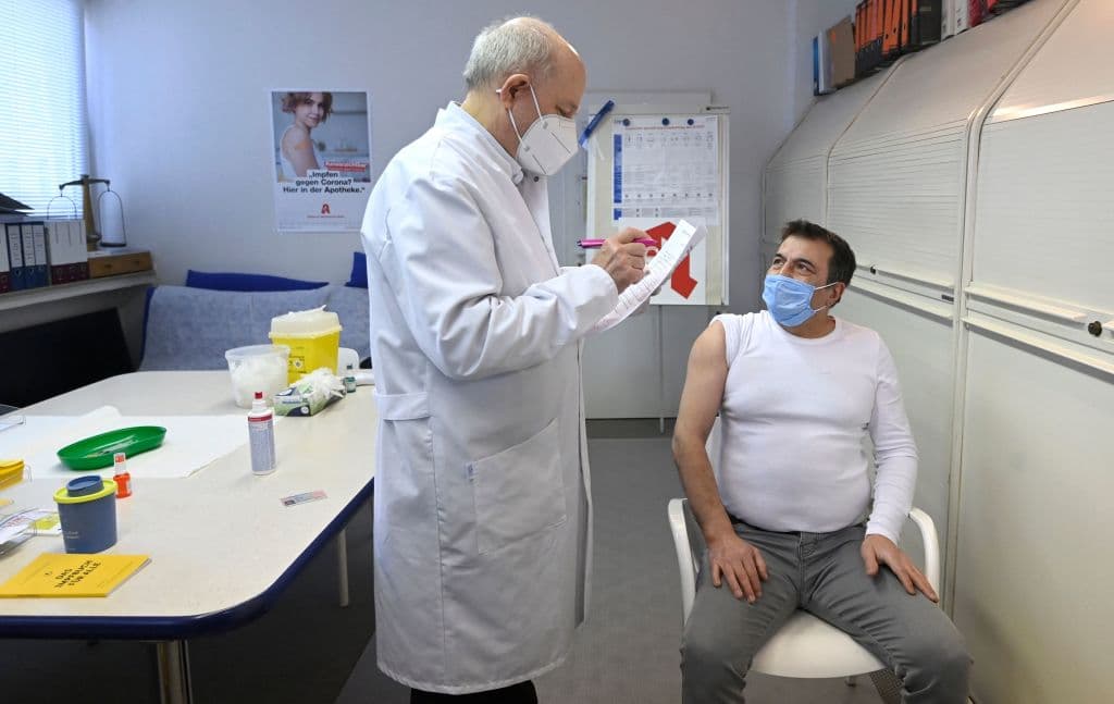 <b>Rx (tratamientos)</b>
<br>Los nuevos tratamientos para personas con covid-19 serán obtenidos y usados para atender a pacientes.