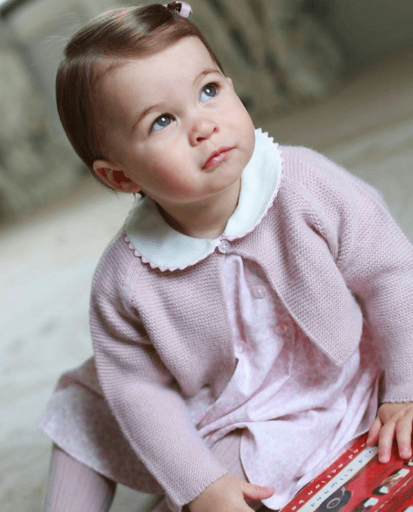 Mientras George mantenía a sus padres, William y Kate, despiertos en la noche, la niña, aunque inquieta al inicio, rápido adoptó la rutina de dormir la noche completa.