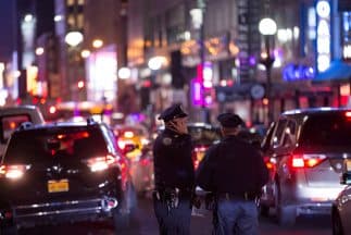 La policía busca a pistolero que robó $2 millones en joyas en Nueva York