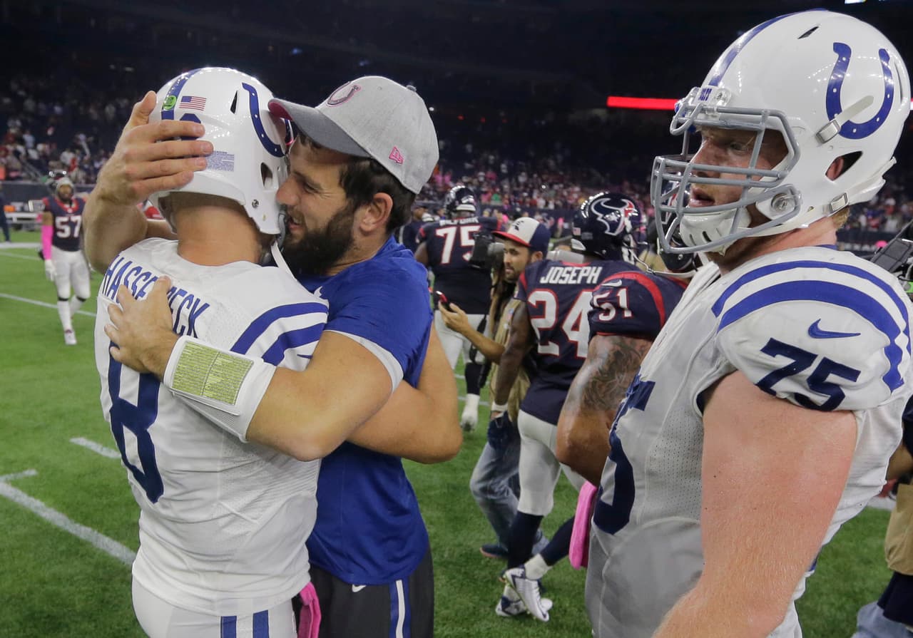 Johnson atrapó dos pases de touchdown de Matt Hasselbeck, incluido uno de dos yardas en el último cuarto, para ayudar a los Colts de Indianapolis a imponerse 27-20 a los Texans de Houston.