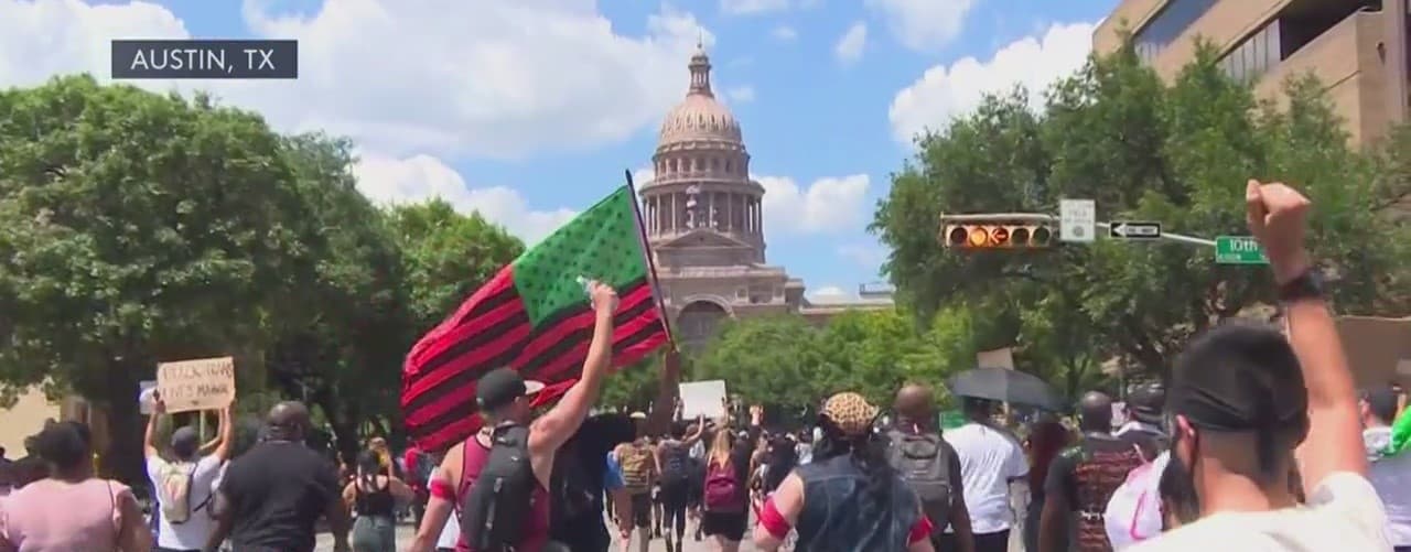 Miles de personas participaron en las manifestaciones pacíficas organizadas por el movimiento Black Lives Matter y la Coalición de Justicia de Austin este domingo en la universidad Huston-Tillotson en el este de la ciudad.