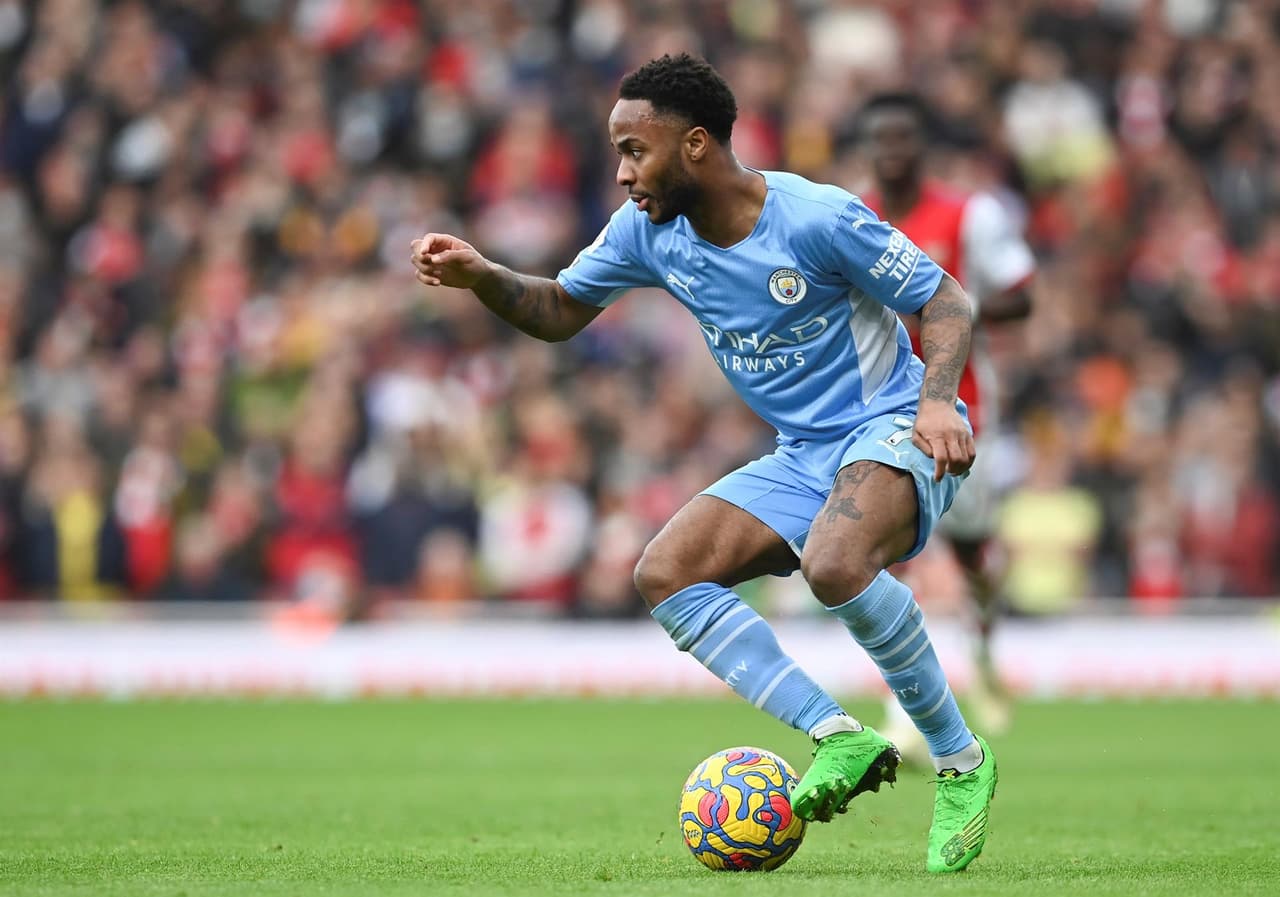 Manchester City saca triunfo de último minuto ante Arsenal durante la Jornada 21 en la Premier League. Bukayo Saka abrió el marcador a favor de los Gunners al 31', pero fueron Riyad Marez con un penalti quien igualaba el marcador y Rodrigo Hernández Cascante anotaba al 90+3' para sumar otros tres puntos y seguir líderes de la tabla.