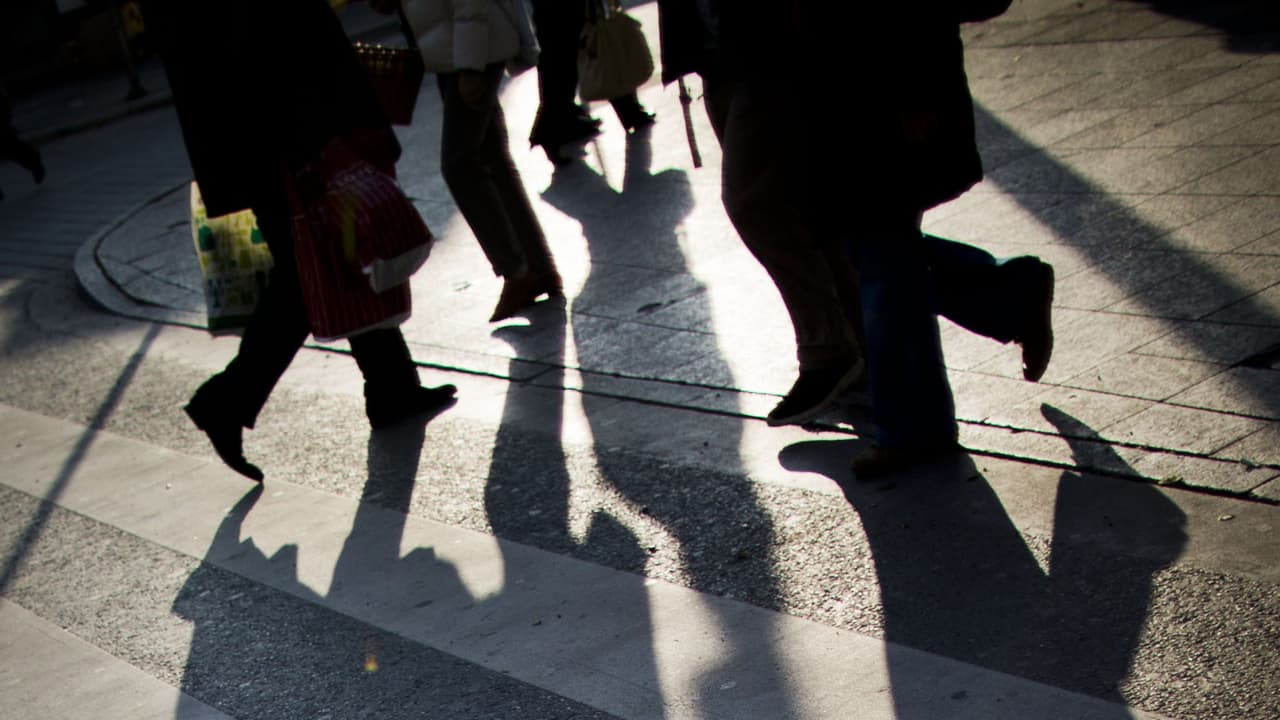 De acuerdo con cifras oficiales, en lo corrido del 2021 ya se han reportado 18 muertes en las vías de la ciudad, de las cuales el 45% eran peatones. Por lo anterior, las autoridades recomiendan a la comunidad caminar siempre por las banquetas, estar atenta a los alrededores y hacer contacto visual con los conductores.