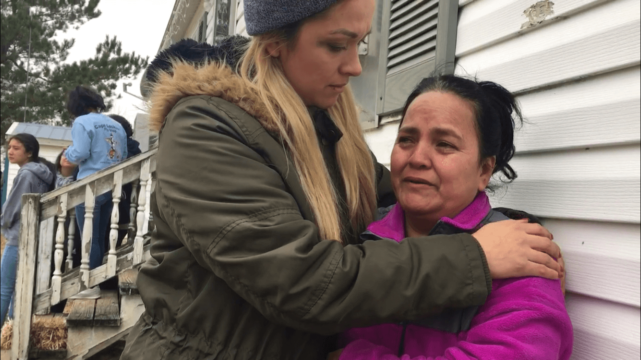 Policías que dispararon a joven hispano causándole la muerte, no enfrentarán cargos, indica juez.