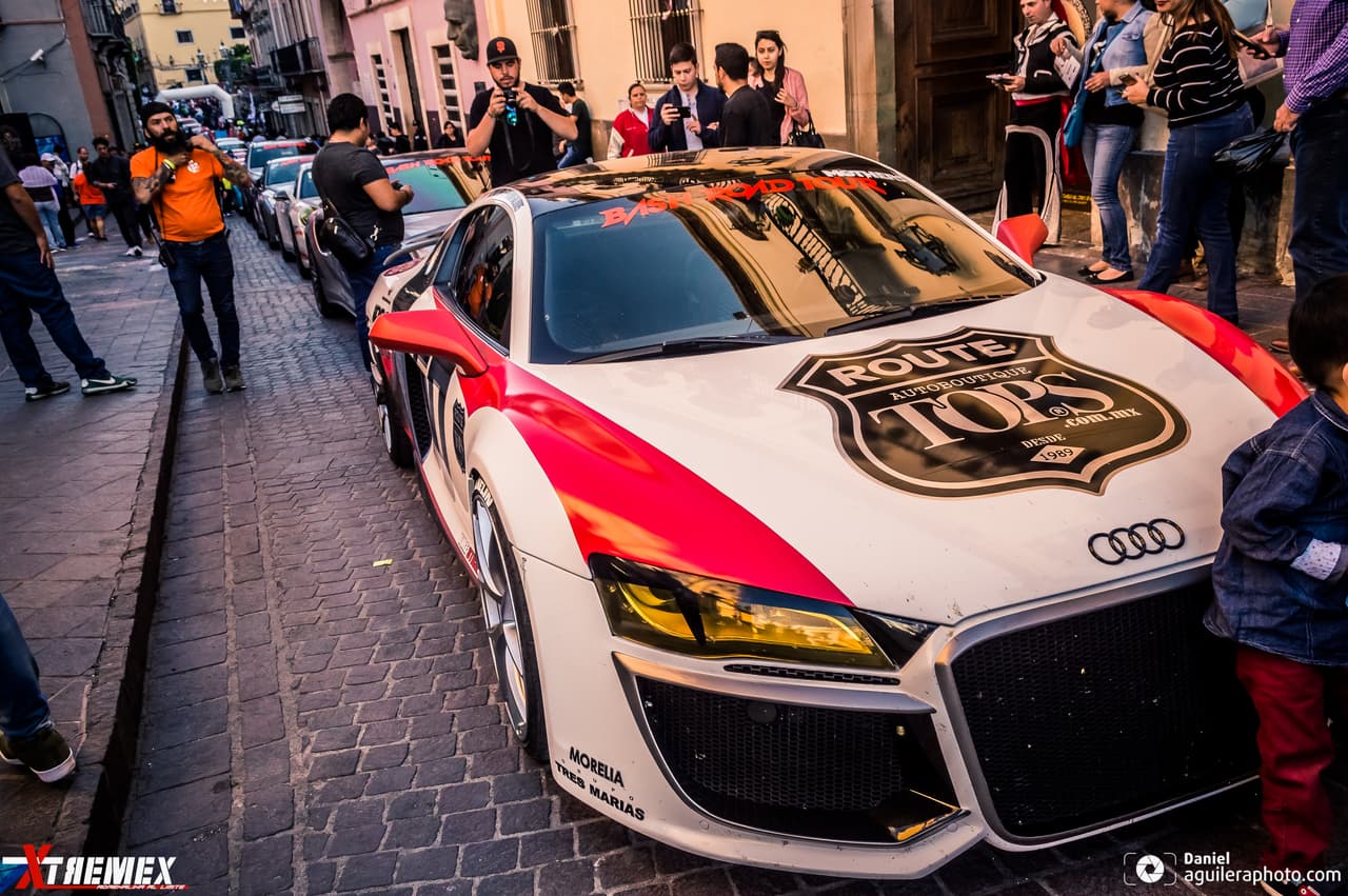 Fueron varios los
<b> Audi R8 participantes,</b> cada uno personalizado con diferentes elementos gráficos en la carrocería.