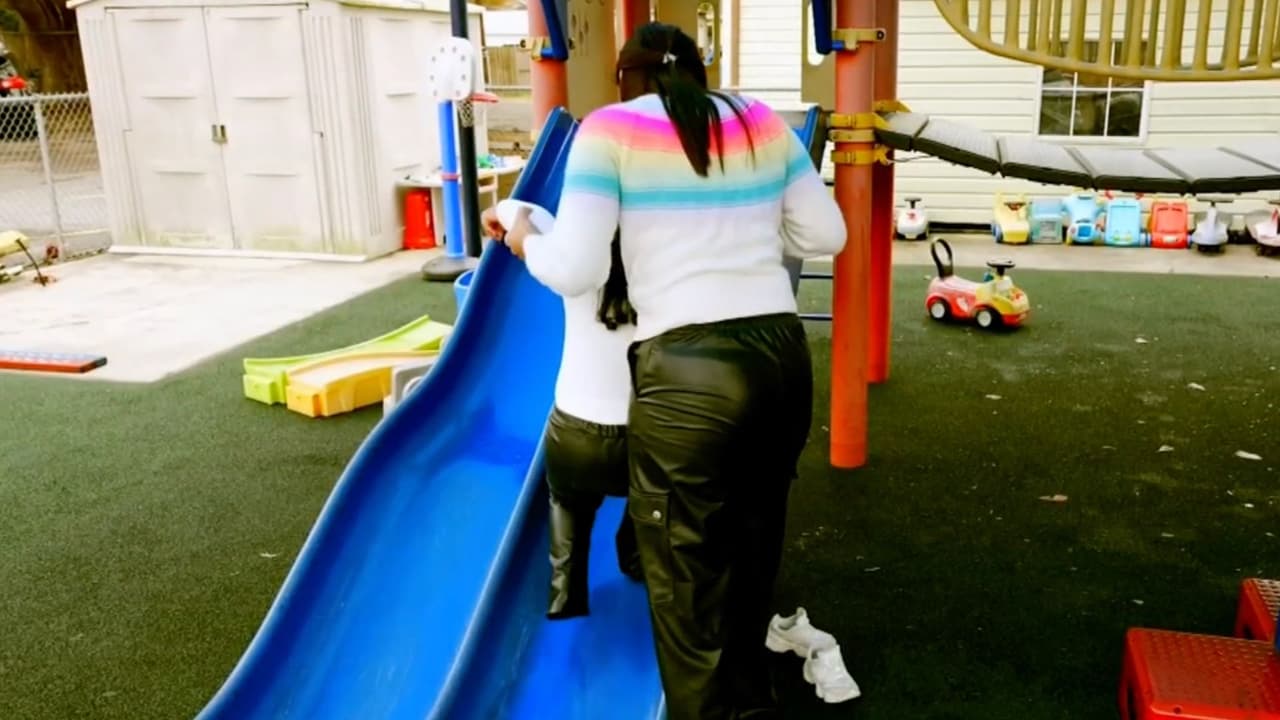 Madre cede la tutela de su hija por temor a las redadas: entre lágrimas cuenta su difícil decisión