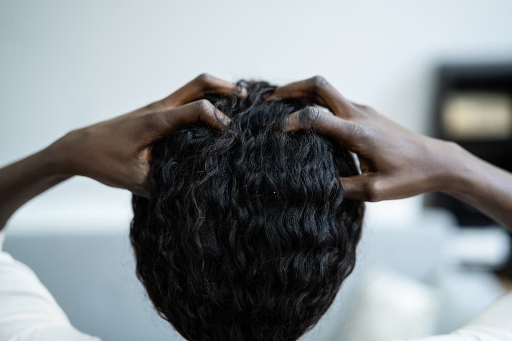 <h3 class="cms-H3-H3">Soñar que te estás quitando piojos</h3>
<br>Suele tener un significado positivo, pues puede referirse a que estamos en un proceso de lidiar y resolver nuestros problemas y angustias que hemos tenido. Como que ahora ya tenemos la fuerza y determinación para salir adelante y deshacernos de las complicaciones.