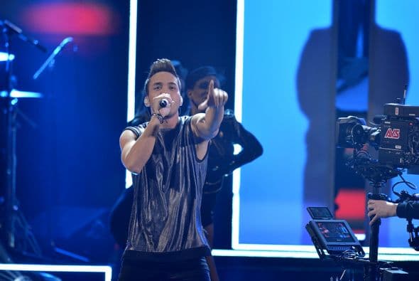 Con sus sexys movimientos prendía cada vez más y más el ambiente.