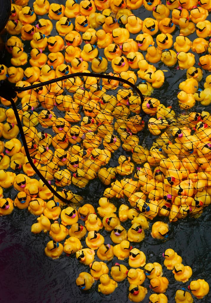 <b>3)</b> El evento se realiza en el centro de Chicago, levantando uno de los puentes. El que se encuentra 
<b>en la avenida Columbus.</b>