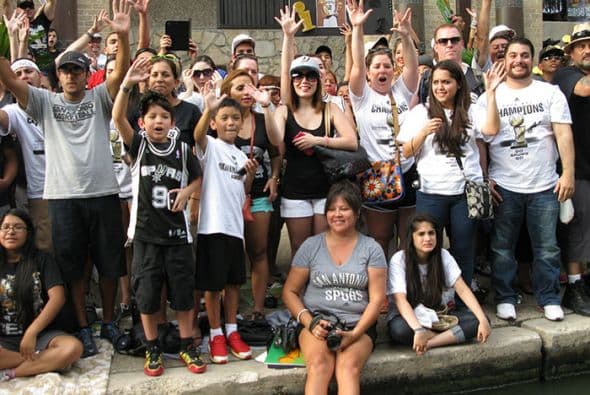 Photos: Spurs Championship Parade 2014 Barges
