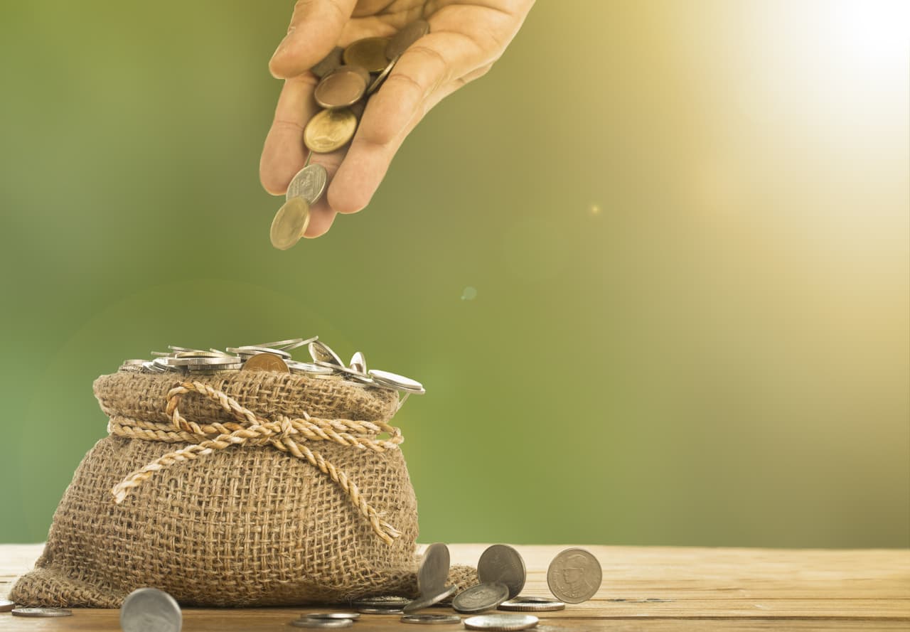 Por otra parte, en la economía, deberás ahorrar, hay tendencia al despilfarro y comprar lo que no se necesita. Revisar el presupuesto y hacer los ajustes necesarios para enderezar la economía. En el amor se recupera tiempo que parecía perdido.