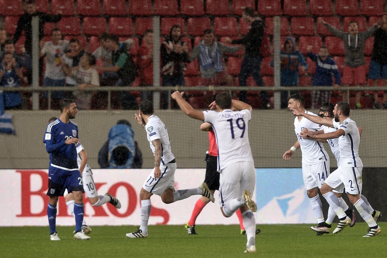 UEFA - Grecia: los griegos suman 10 puntos y se ubican en la segunda posición de este grupo, logrando de forma temporal el cupo al repechaje.