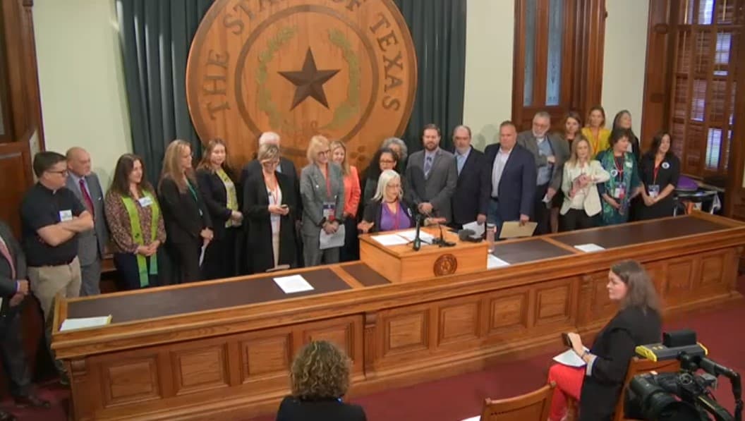 "Tenemos el dinero ahora": Educadores piden más financiación para educación pública en Texas