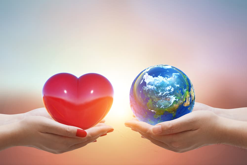 Diferenciar la amistad genuina de la falsedad, ser capaz de expandir tu amor más allá de la familia, a tu comunidad, al país, al mundo.