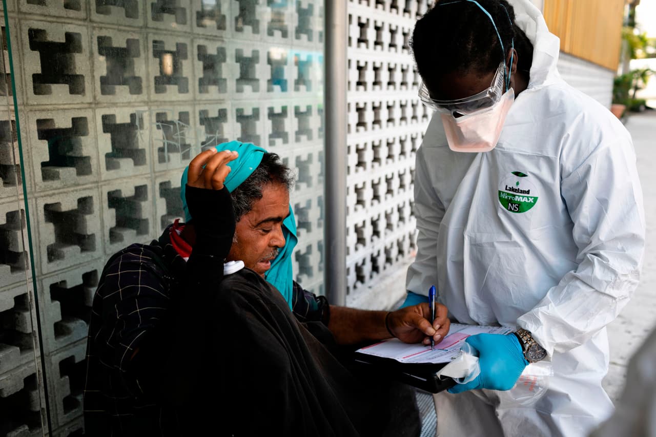 Aunque las autoridades han estado luchando por contener el coronavirus entre los desamparados del condado y han podido dar refugio a algunos, más de 1,000 permanecen en las calles. 
<br>