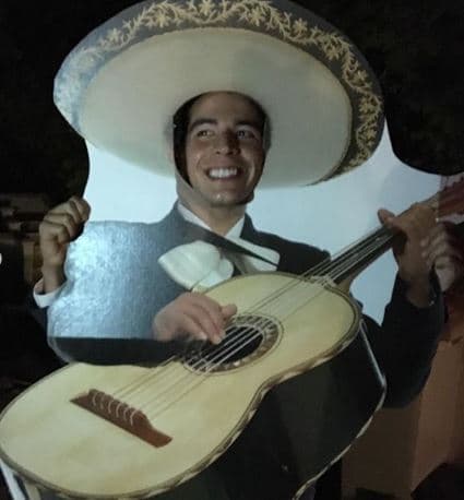 A través de su cuenta en Instagram, la también actriz compartió con sus seguidores algunas imágenes de Manolo, quien este 16 de septiembre cumple 27 años de edad.