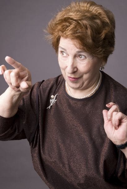 “No te acuestes con el cabello mojado”. Cualquier mujer que se haya despertado con un resfriado tras haberse ido a dormir recién salida de la ducha, encontrará sabiduría en este consejo de las abuelas.