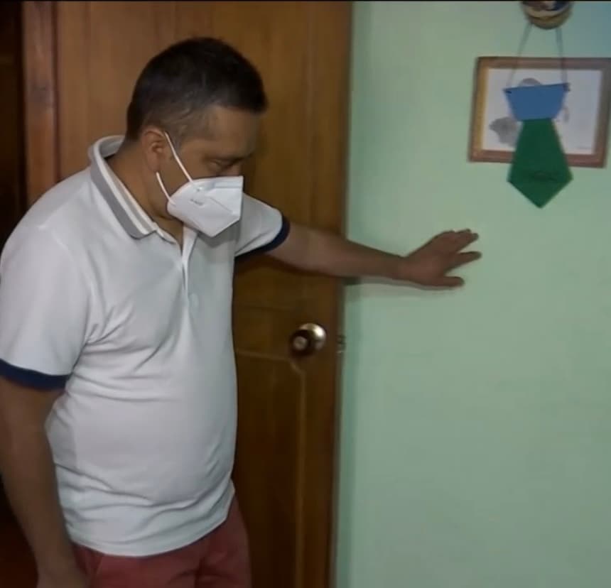 “Yo sé que, además de los doctores, Dios está conmigo para ayudarme. Voy a salir de esta, lo tengo muy claro”, dice Alexander, 
<b>quien se muestra dispuesto a someterse a cualquier tratamiento médico que revierta su actual situación.</b> 
<br>