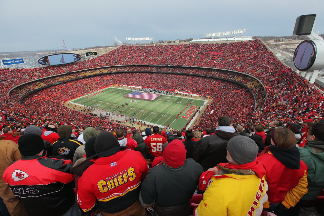 En el corazón de Estados Unidos, el Arrowhead Stadium, casa de los Kansas City Chiefs, en el estado de Missouri, es un inmueble añejo (1972 renovado en 2010) pero modernizado y una gran alternativa.