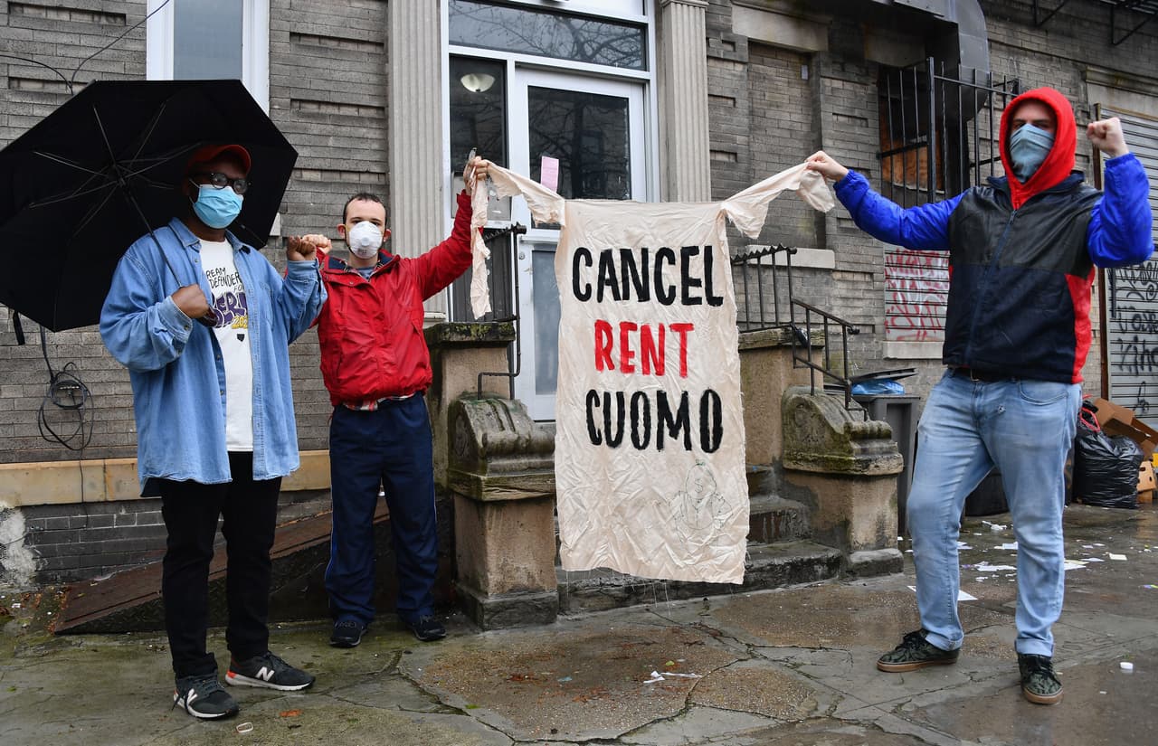 A pesar de que la asistencia legal es gratuita para los inquilinos, no es igual para los caseros, por lo que Juan Carlos no pudo contratar un abogado.