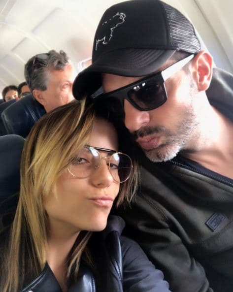 A quienes la criticaron, Bevilacqua contestó: “Para los intensos que van a dejar sus palabras tóxicas espero se limiten, no soy su mamá y tampoco me quiero agarrar ese rol. Gracias a Dios ella tiene la suya y están juntas como debe ser. Yo soy la esposa de su papá y mamá de sus hermanos, que la ama desde que la conoció hace 6 años y supe ganarme su cariño”.