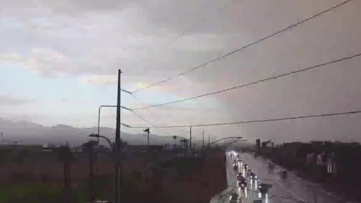 Tormenta derriba decenas de postes y deja a miles de clientes sin electricidad en Bullhead City