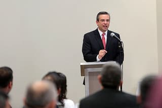 Plan de ajuste fiscal no incluye despidos, promete García Padilla 