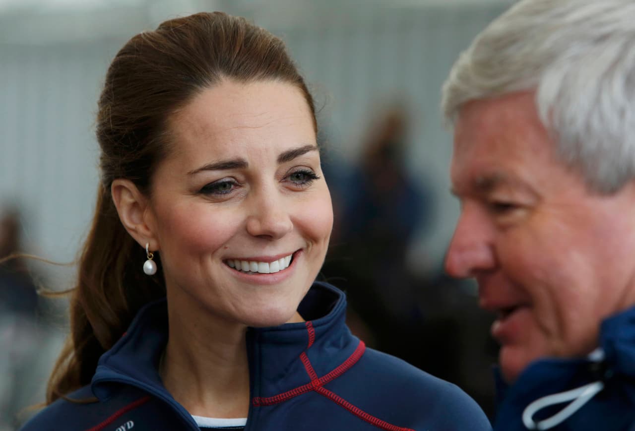 Poco maquillaje y un peinado sencillo.