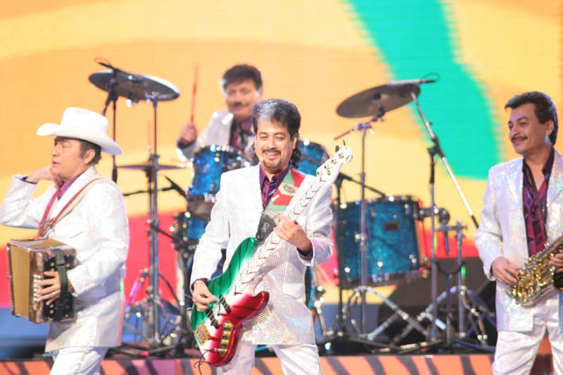 Los Tigres del Norte subieron nuevamente al escenario de Premio Lo Nuestro para interpretar dos de sus grandes éxitos: 'No tiene la culpa el indio' y 'La manzanita'.