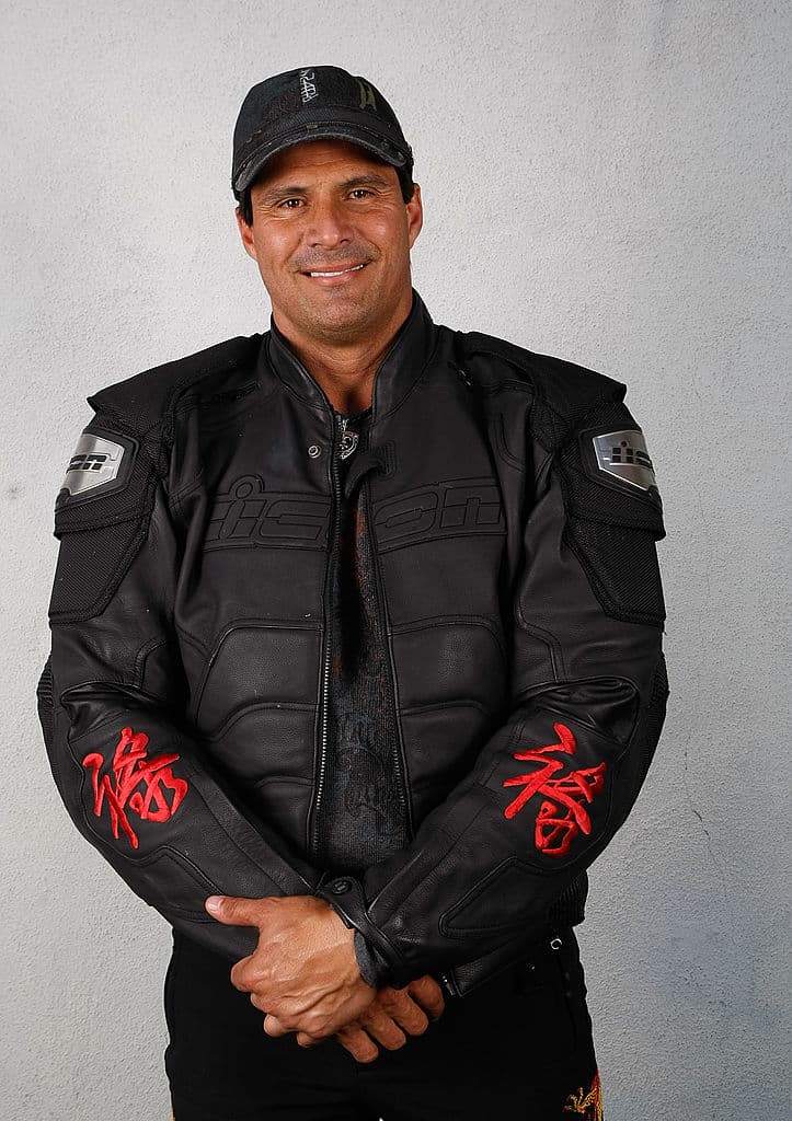 'Vindicated' es un libro que José Canseco escribió, donde relata el uso de los esteroides en el béisbol, además de anécdotas con excompañeros de la liga de béisbol, entre ellos Alex Rodríguez.