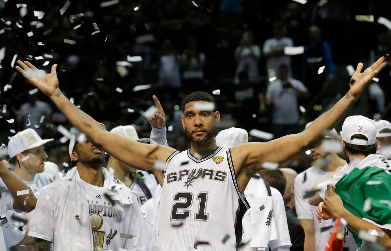 Tim Duncan #21. Uno de los mejores ala-pívot de los San Antonio Spurs, cinco veces campeón y tres MVP en finales.