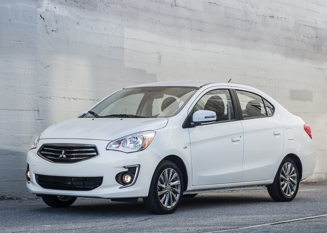 <h3 class="cms-H3-H3"><b>9. Mitsubishi Mirage</b></h3>
<br>
<br>
<b>Precio promedio de una unidad usada en abril 2021: </b>$11,242
<br>
<br>
<b>Diferencia en dólares comparado a abril 2020:</b> $2,313
<br>
<br>
<b>Diferencia porcentual comparado a abril 2020: </b>25.9%