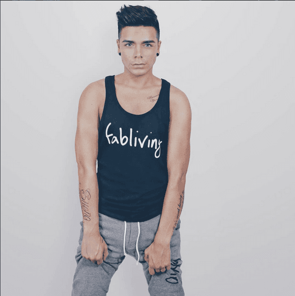 No sólo la música es una de sus pasiones, el modelaje y la fotografía también son complementos en su vida.