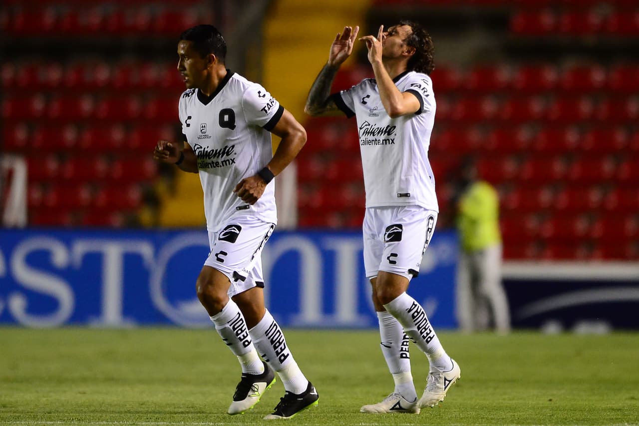 Omar Arellano logra batir el arco de Rodolfo Cota y empata el partido en la Corregidora.