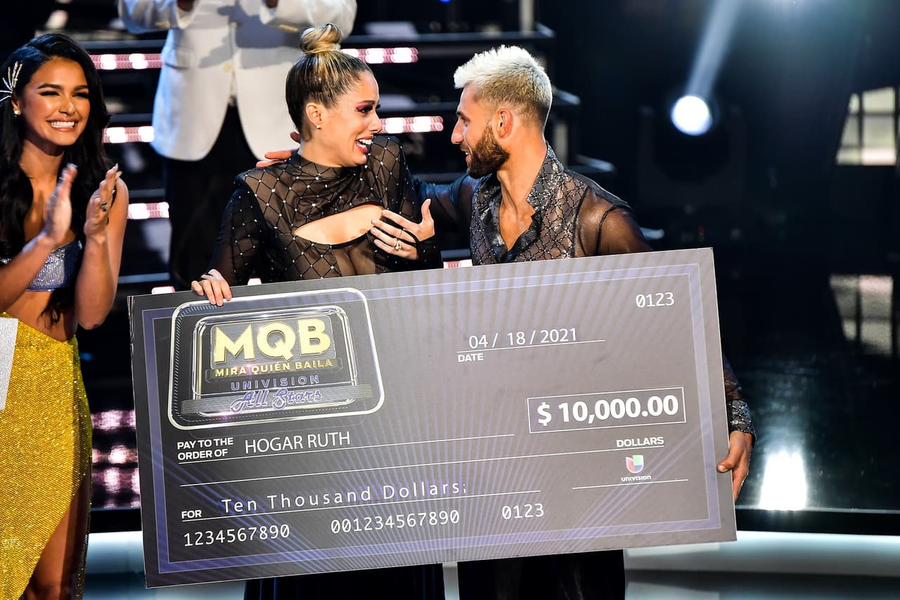 Aleyda Ortiz se quedó con la segunda posición y recibió un cheque por 10,000 dólares para la fundación Hogar Ruth.