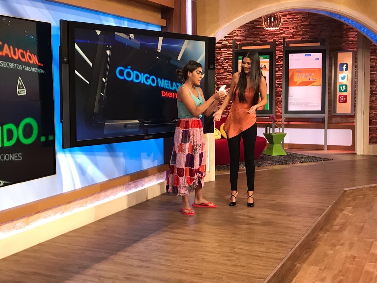 Unos pañuelos desechables son una buena opción, Mela le dijo a Ana que debe llorar un poco para conmover a los jueces.