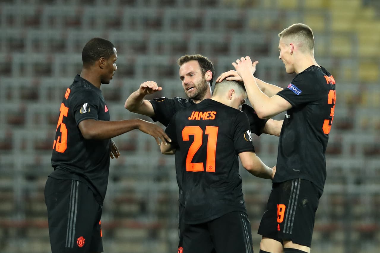 Ighalo estuvo cerca de anotar su doblete, pero el balón se estrelló en el poste.