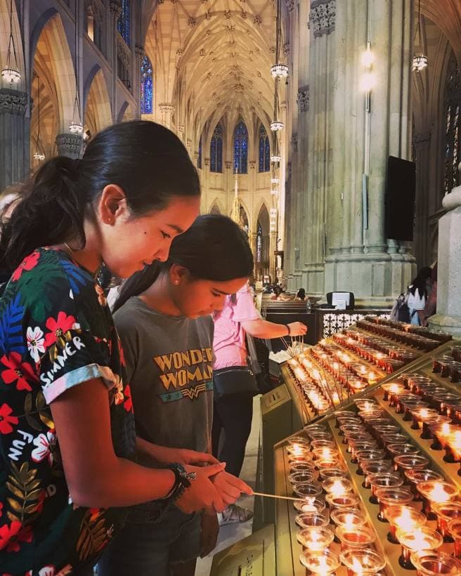 En una transmisión del programa dedicado al día de las madres las describió como personas nobles de corazón y felices: “Lo que yo le pido a Dios es que les dé salud y felicidad, y a mí, tiempo, para disfrutarlas y verlas ser felices”.
