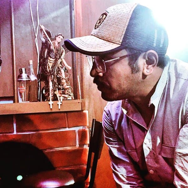 Un año después, en el 2002, protagoniza la película 'Amar te duele' junto a Martha Higareda, conlo que logra gran reconocimiento en varios países del mundo.