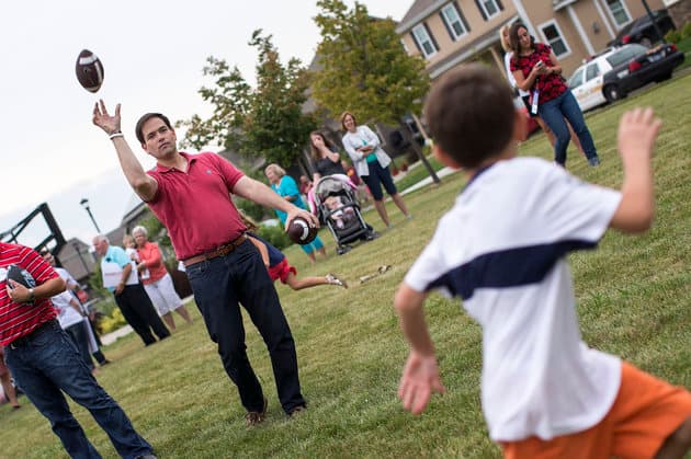 Marco Rubio durante picnic familiar en Iowa