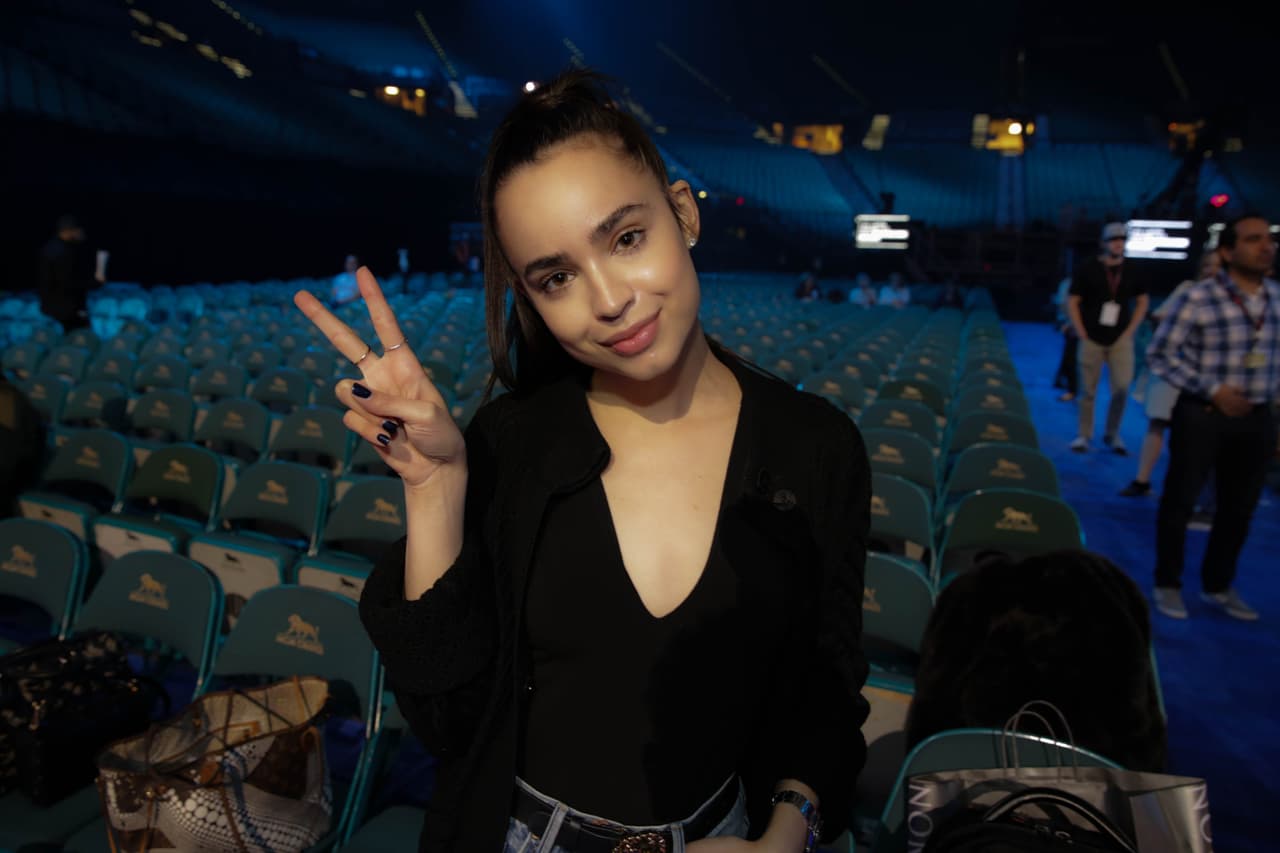 Sofia Carson presentará y ya pasó por los ensayos.