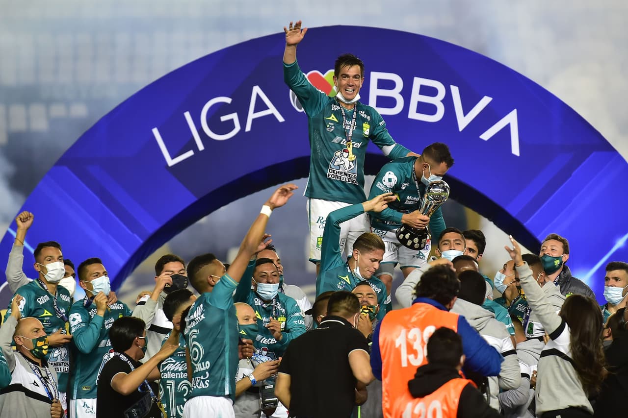Así celebra León su nuevo campeonato del futbol mexicano en el estadio Nou Camp.