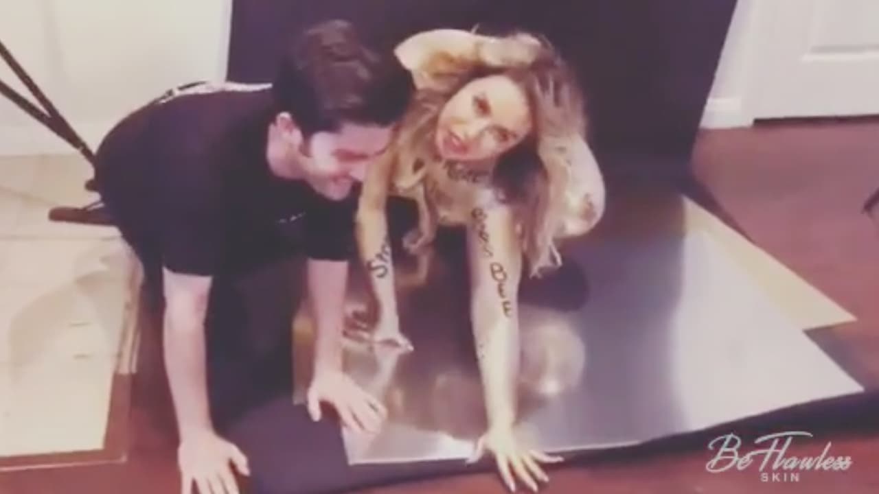 En cuanto a su peso y figura, a mediados de mayo pasado, Chiquis aseguró que no le molestaba que
<b> la llamaran 'La Reina Curvy'</b> porque hasta le "han dicho 'gordibuena'". 
<br>