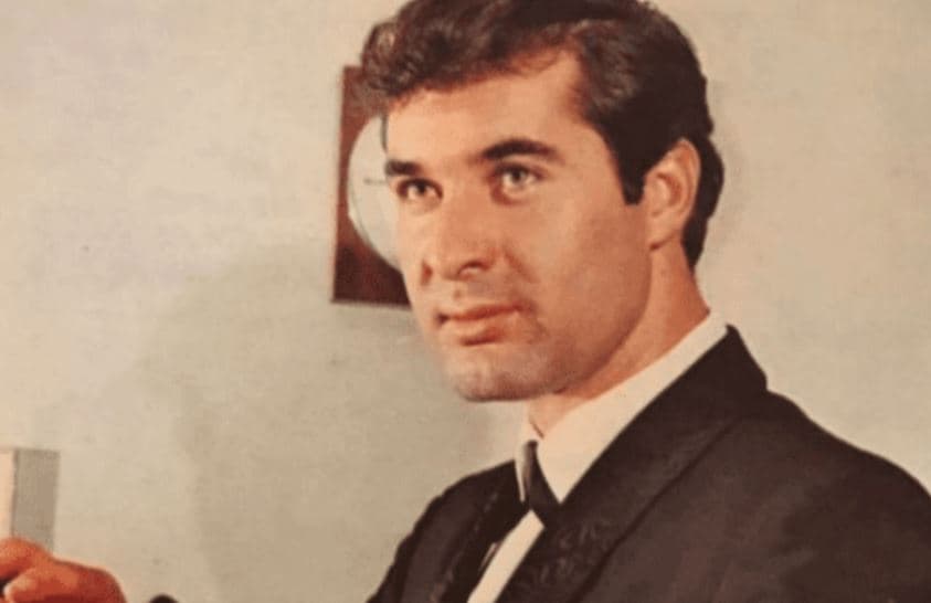 En el 1974, Rogelio Guerra se casó con la actriz Otilia Larrañaga.