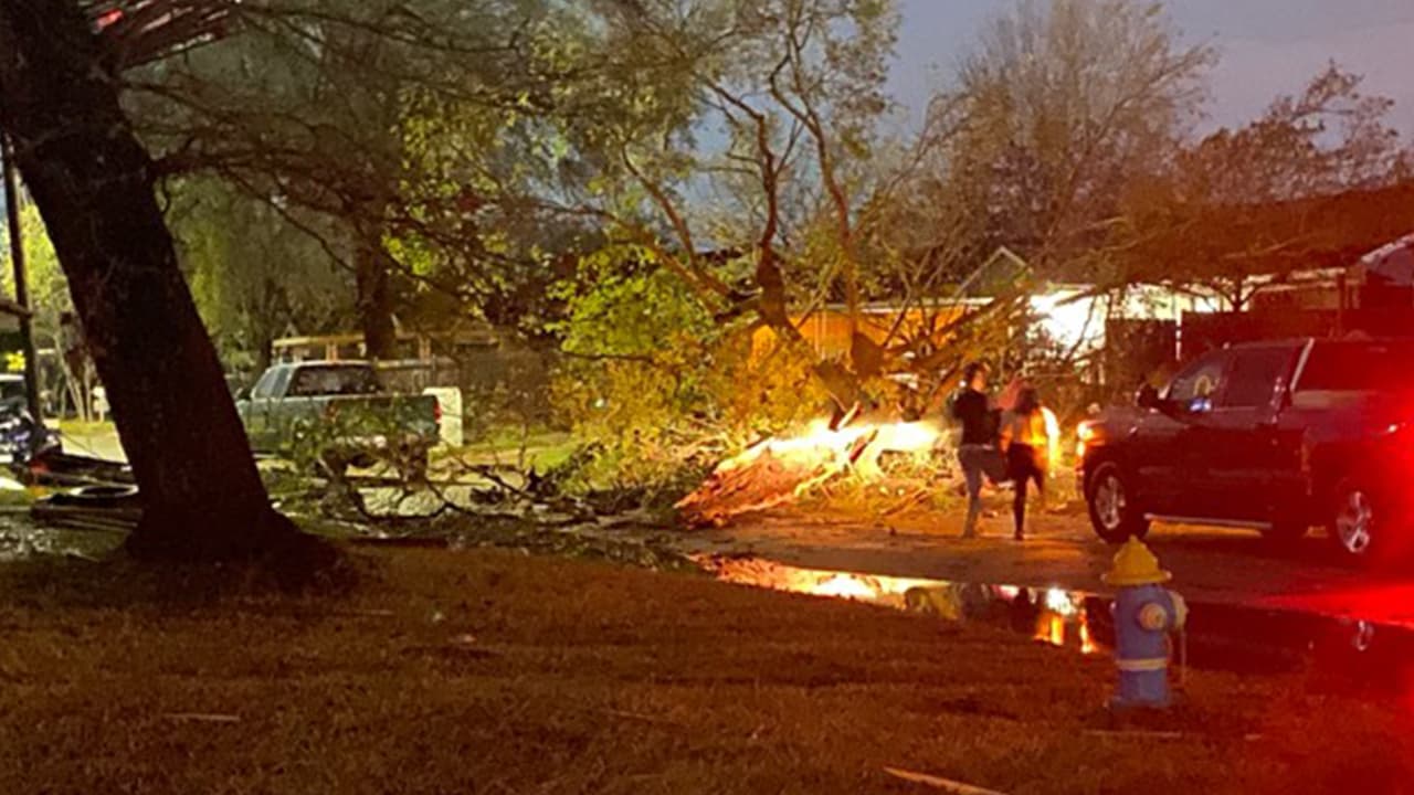 Tormenta en Houston deja miles de hogares sin luz