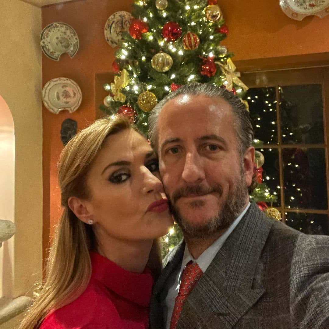 "Bendiciones para todos", pidió la actriz Chantal Andere junto a su "guapérrimo" esposo, Enrique Rivero.